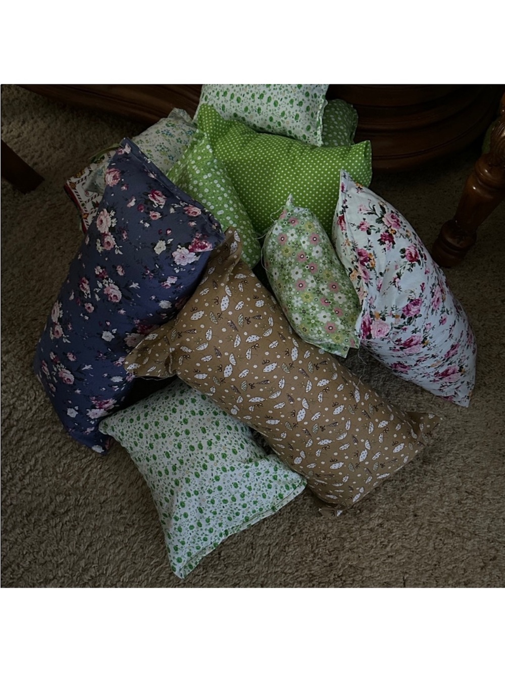 Purse Pillows U Get 2 large Or 1 large 1 med & 1 small Or 4 mediums Or 6 smalls - Picture 4 of 7